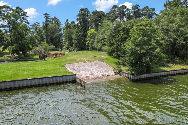 239 White Oak Hills, Livingston, TX 77351