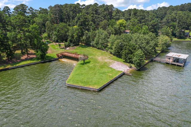 239 White Oak Hills, Livingston, TX 77351