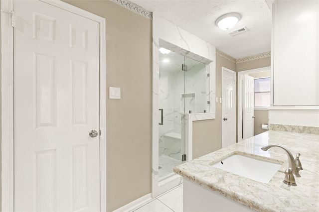 7231 Granvia Dr, Houston, TX 77083