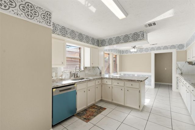 7231 Granvia Dr, Houston, TX 77083