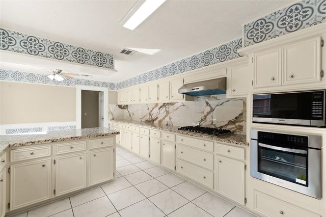 7231 Granvia Dr, Houston, TX 77083