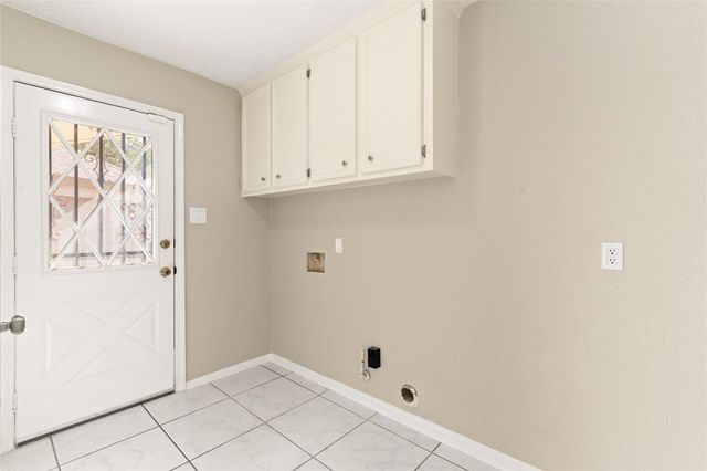 7231 Granvia Dr, Houston, TX 77083