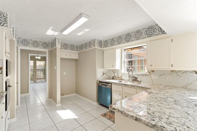 7231 Granvia Dr, Houston, TX 77083