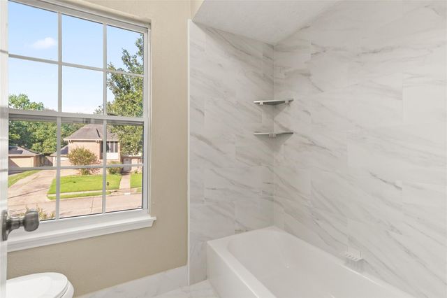 7231 Granvia Dr, Houston, TX 77083