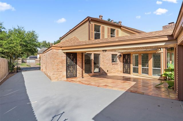 7231 Granvia Dr, Houston, TX 77083