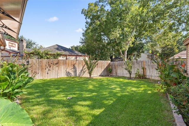7231 Granvia Dr, Houston, TX 77083