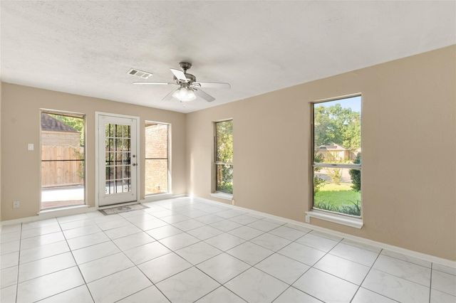 7231 Granvia Dr, Houston, TX 77083