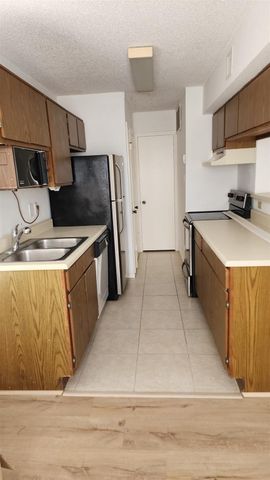 2750 Holly Hall Street 101, Houston, TX 77054