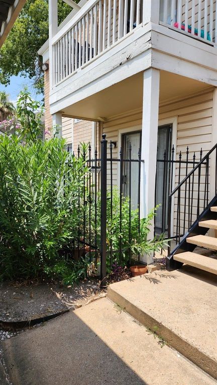 2750 Holly Hall Street 101, Houston, TX 77054