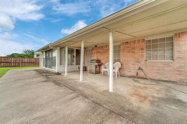 2207 Hickory Wood Trail, Arlington, TX 76018