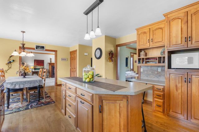 1955 W BARABOO CIRCLE, De Pere, WI 54115