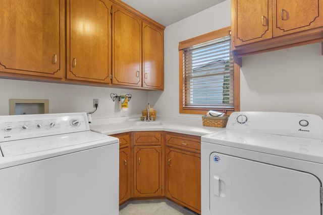 1955 W BARABOO CIRCLE, De Pere, WI 54115