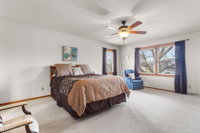 1955 W BARABOO CIRCLE, De Pere, WI 54115