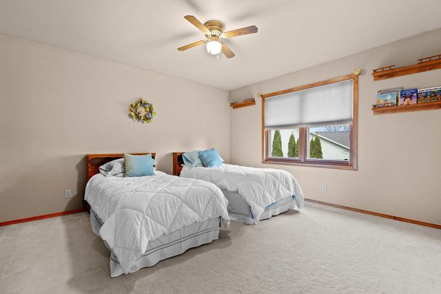 1955 W BARABOO CIRCLE, De Pere, WI 54115