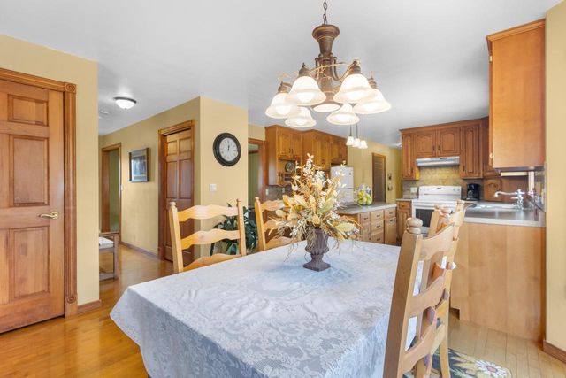 1955 W BARABOO CIRCLE, De Pere, WI 54115