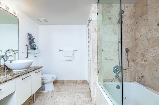 41 SE 5th St 706, Miami, FL 33131