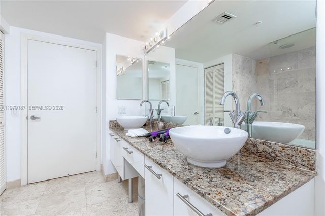 41 SE 5th St 706, Miami, FL 33131