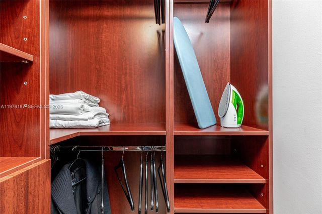 41 SE 5th St 706, Miami, FL 33131