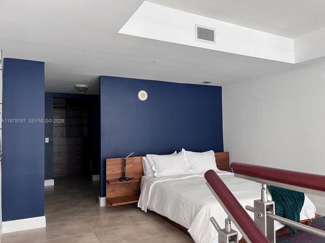 41 SE 5th St 706, Miami, FL 33131