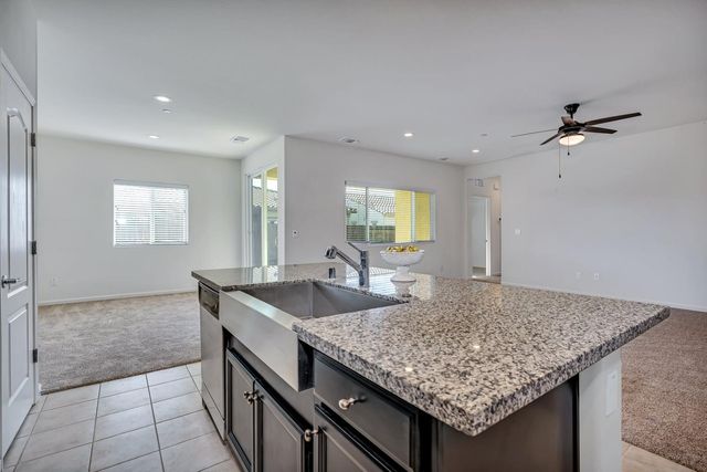 860 Fritz Dr, Los Banos, CA 93635