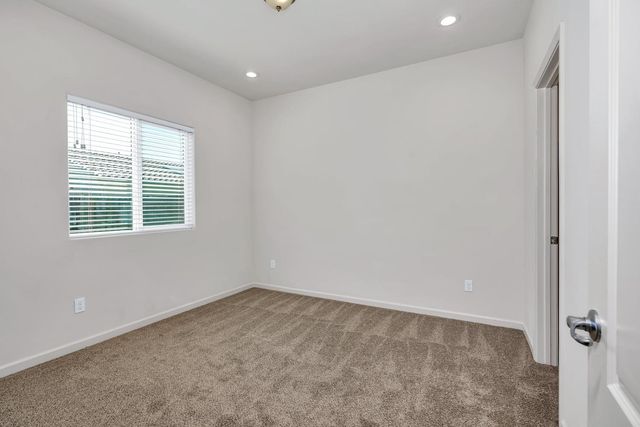 860 Fritz Dr, Los Banos, CA 93635