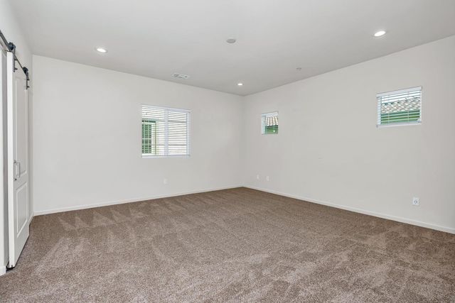 860 Fritz Dr, Los Banos, CA 93635