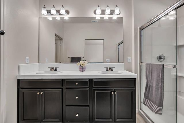 860 Fritz Dr, Los Banos, CA 93635