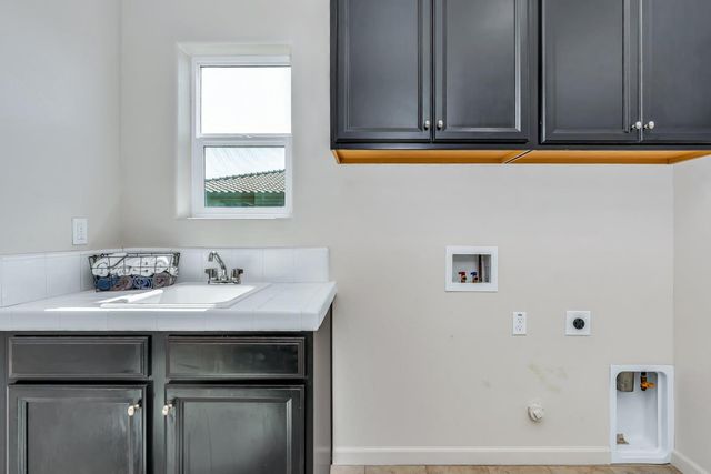 860 Fritz Dr, Los Banos, CA 93635