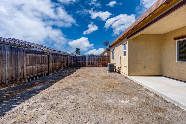 860 Fritz Dr, Los Banos, CA 93635