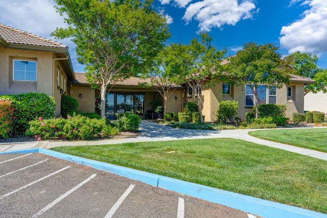 860 Fritz Dr, Los Banos, CA 93635