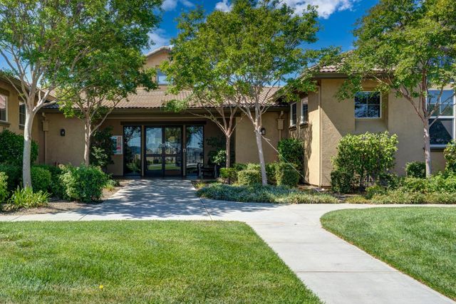 860 Fritz Dr, Los Banos, CA 93635