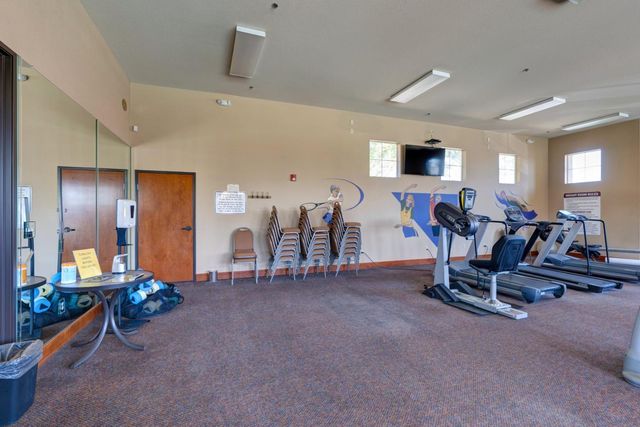 860 Fritz Dr, Los Banos, CA 93635