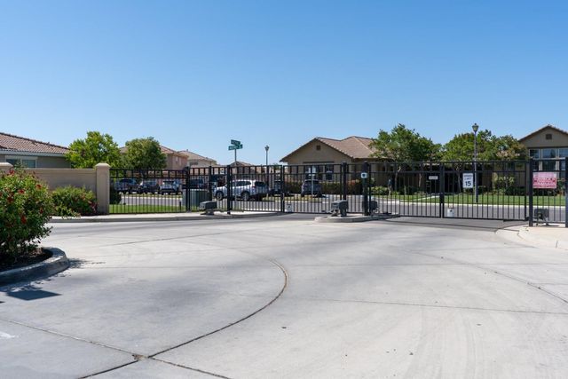 860 Fritz Dr, Los Banos, CA 93635