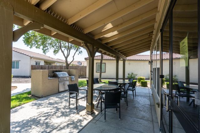 860 Fritz Dr, Los Banos, CA 93635
