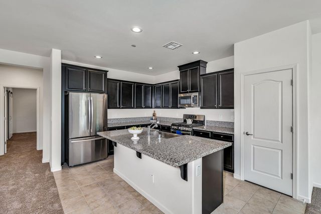 860 Fritz Dr, Los Banos, CA 93635