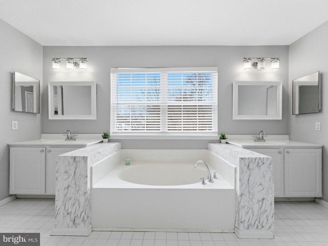 101 WEATHERHILL CT, Hainesport, NJ 08036