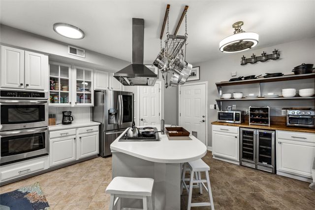 488 Mariners Drive, Kemah, TX 77565