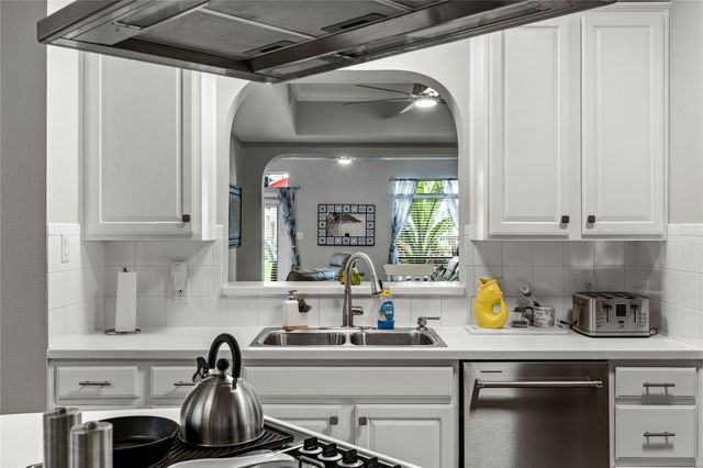 488 Mariners Drive, Kemah, TX 77565