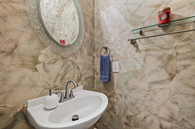 488 Mariners Drive, Kemah, TX 77565