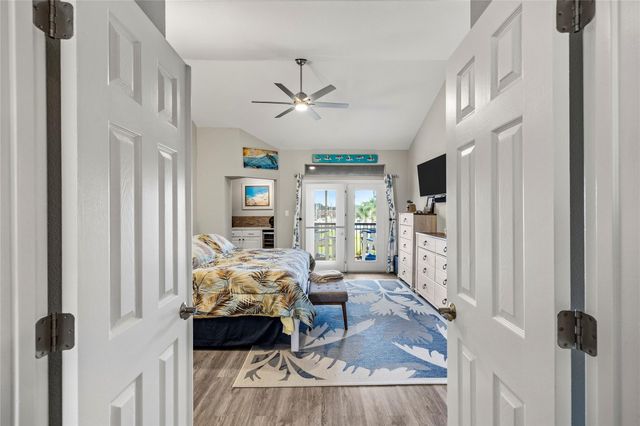 488 Mariners Drive, Kemah, TX 77565
