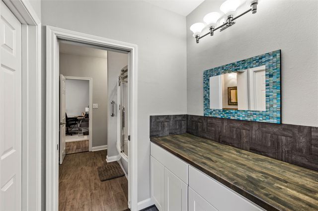 488 Mariners Drive, Kemah, TX 77565
