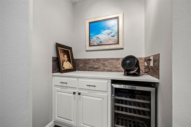 488 Mariners Drive, Kemah, TX 77565