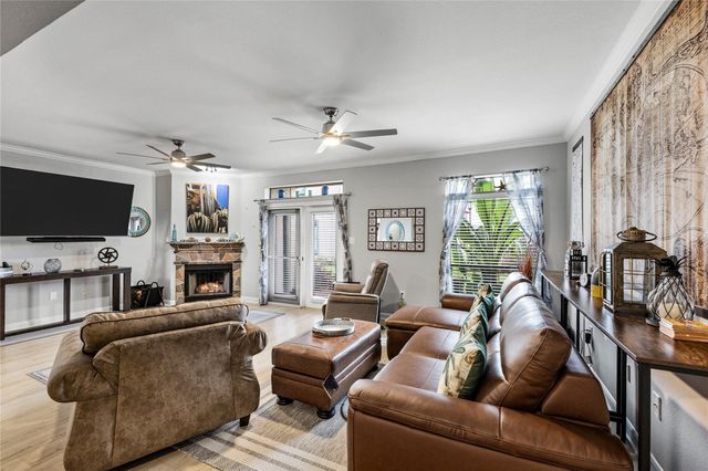 488 Mariners Drive, Kemah, TX 77565
