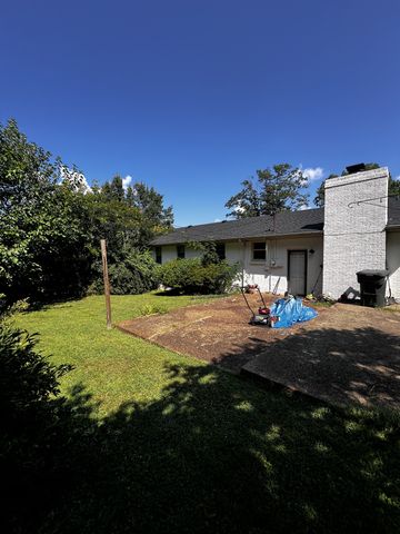 401 N Pawnee Dr, Springfield, TN 37172