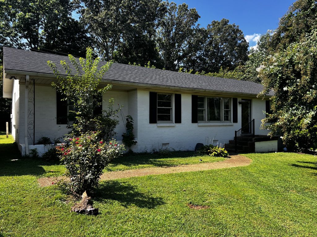 401 N Pawnee Dr, Springfield, TN 37172