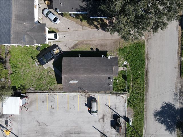 405 & 409 Chaparral St, Alice, TX 78332