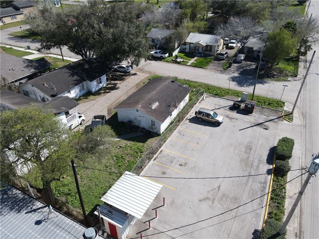 405 & 409 Chaparral St, Alice, TX 78332