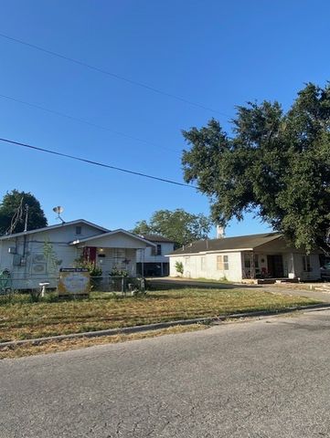 405 & 409 Chaparral St, Alice, TX 78332