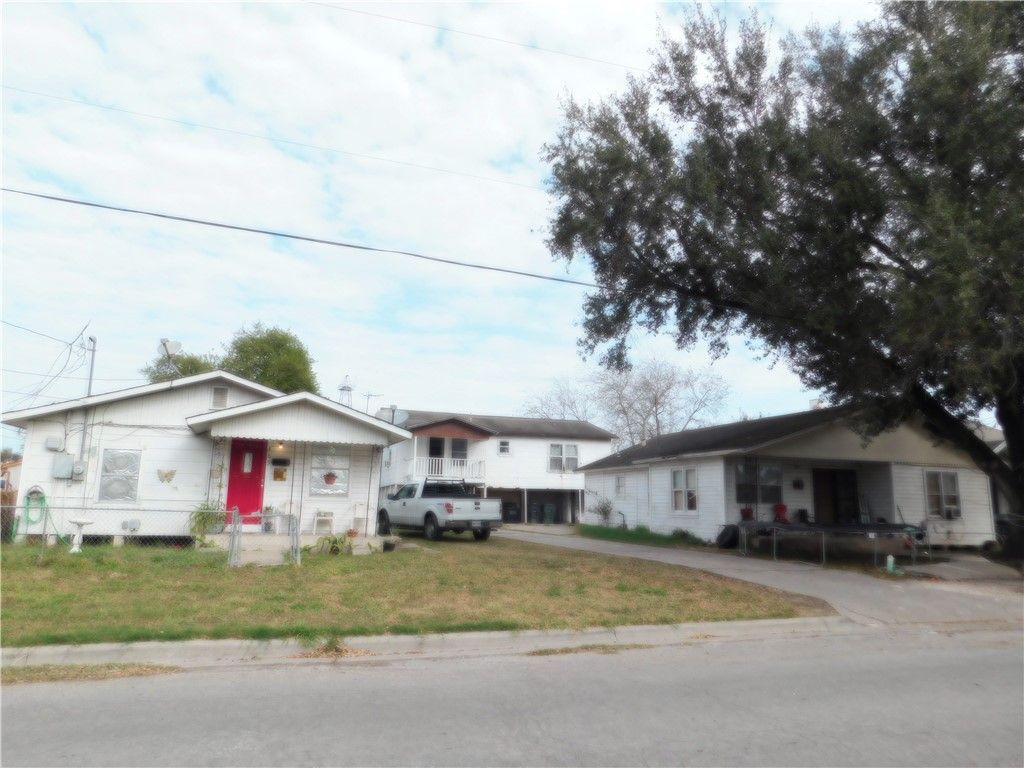 405 & 409 Chaparral St, Alice, TX 78332