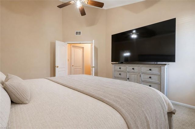 518 Whisper WALK, Chesapeake, VA 23322